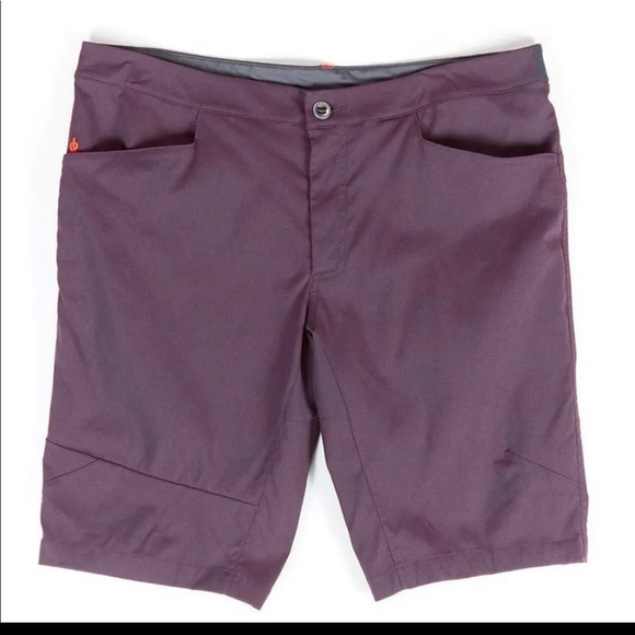 north face beyond the wall shorts